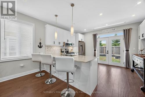 95 Wally Drive, Wasaga Beach, ON - Indoor Photo Showing Kitchen With Upgraded Kitchen