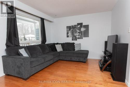 124 Dalegrove Drive, Kitchener, ON - Indoor Photo Showing Living Room