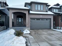 106 QUEENSGATE CRESCENT  Woolwich, ON N0B 1M0