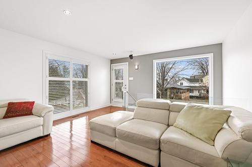 Boudoir - 256 67E Rue O., Venise-En-Québec, QC - Indoor Photo Showing Living Room