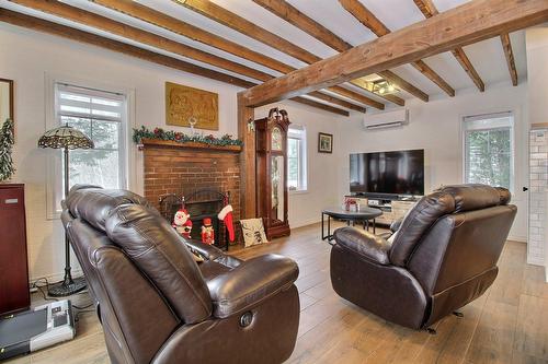 Salon - 1 Ch. Bice, Orford, QC - Indoor Photo Showing Living Room With Fireplace