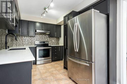 15 Tundra Swan Road, Brampton, ON - Indoor Photo Showing Kitchen With Upgraded Kitchen