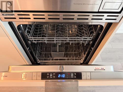 1402 - 3071 Trafalgar Road, Oakville, ON - Indoor