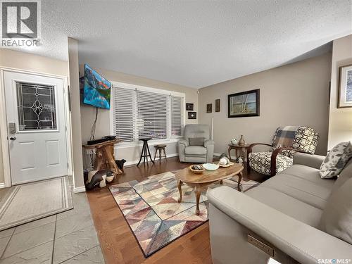 A 2004 Foley Drive, North Battleford, SK - Indoor Photo Showing Living Room