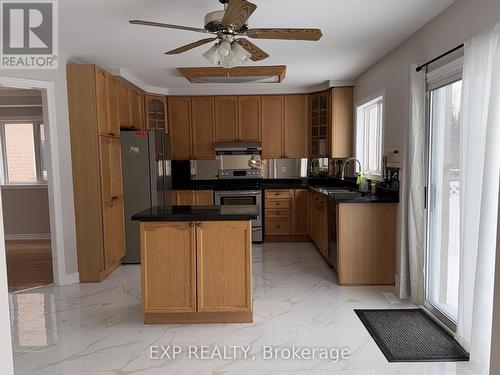 18 Highwood Road, Brampton, ON - Indoor Photo Showing Kitchen