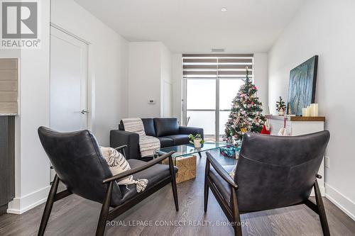 718 - 2550 Simcoe Street N, Oshawa, ON - Indoor Photo Showing Living Room