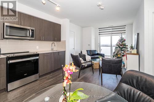 718 - 2550 Simcoe Street N, Oshawa, ON - Indoor Photo Showing Kitchen
