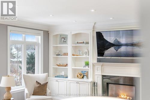1271 Mineola Gardens, Mississauga, ON - Indoor Photo Showing Living Room With Fireplace