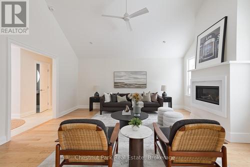 4 Wickens Lane, Blue Mountains, ON - Indoor Photo Showing Living Room
