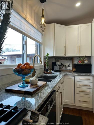 882 Westchester, Windsor, ON - Indoor Photo Showing Kitchen With Double Sink