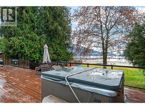 405 97A Highway, Sicamous, BC 