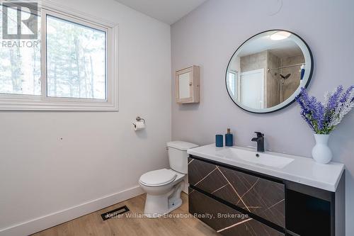 17 Tucson Road, Tiny, ON - Indoor Photo Showing Bathroom
