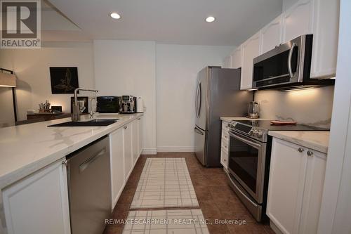 510 - 399 Elizabeth Street, Burlington, ON - Indoor Photo Showing Kitchen