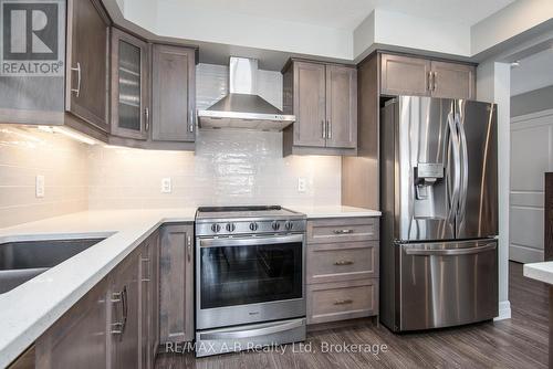 31 Davidson Drive, Stratford, ON - Indoor Photo Showing Kitchen With Double Sink With Upgraded Kitchen