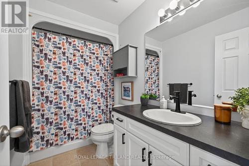 39 - 1625 Purser Street, London East (East D), ON - Indoor Photo Showing Bathroom