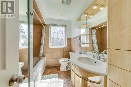 494 Chartwell Road, Oakville (Oo Old Oakville), ON - Indoor Photo Showing Bathroom