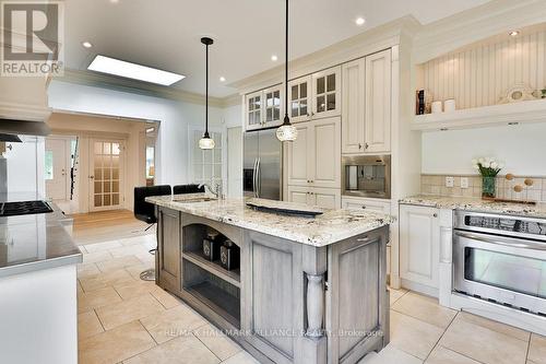 1316 Cambridge Drive, Oakville (Mo Morrison), ON - Indoor Photo Showing Kitchen With Upgraded Kitchen