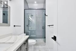 Bedroom 4 ensuite - 
