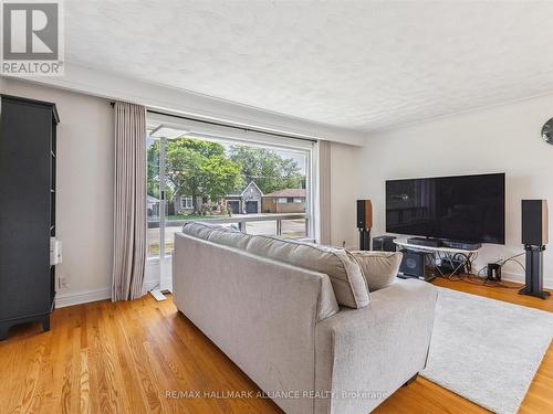 300 Burton Road, Oakville (Wo West), ON - Indoor Photo Showing Living Room