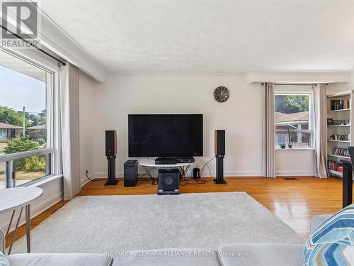 300 Burton Road, Oakville (Wo West), ON - Indoor Photo Showing Living Room