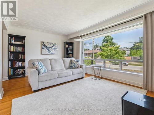 300 Burton Road, Oakville (Wo West), ON - Indoor Photo Showing Living Room