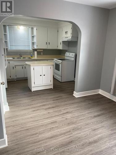 5477 Green Avenue, Niagara Falls (Ascot), ON - Indoor Photo Showing Kitchen
