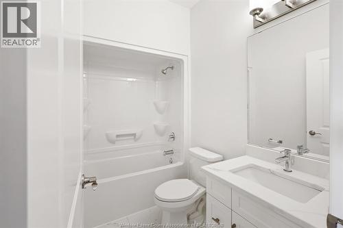 170 Mclellan Ave Unit# A, Amherstburg, ON - Indoor Photo Showing Bathroom