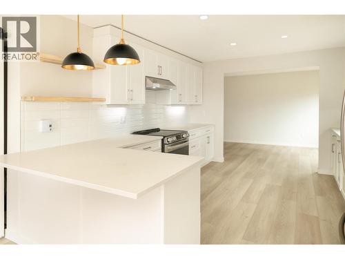 4790 Seaton Place, Peachland, BC - Indoor Photo Showing Kitchen With Upgraded Kitchen