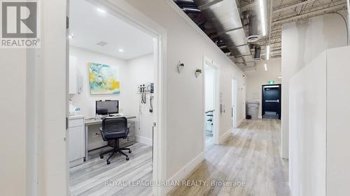 200 Spadina Avenue, Toronto, ON 