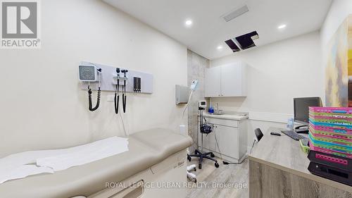 200 Spadina Avenue, Toronto, ON 