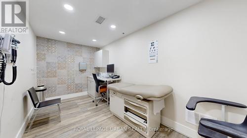 200 Spadina Avenue, Toronto, ON 