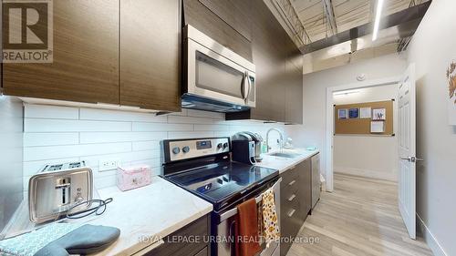 200 Spadina Avenue, Toronto, ON 