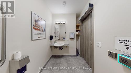 200 Spadina Avenue, Toronto, ON 