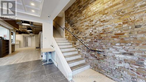 200 Spadina Avenue, Toronto, ON 