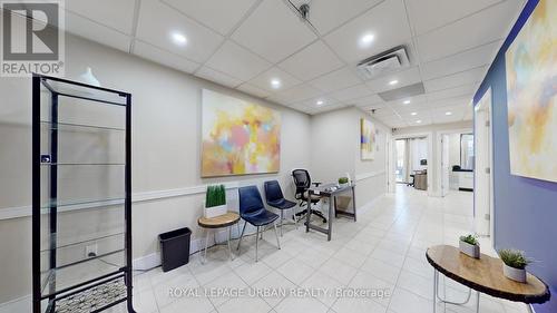 200 Spadina Avenue, Toronto, ON 