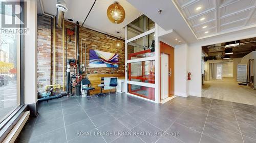 200 Spadina Avenue, Toronto, ON 