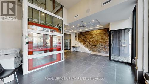 200 Spadina Avenue, Toronto, ON 