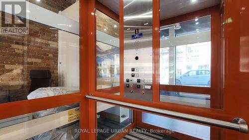 200 Spadina Avenue, Toronto, ON 