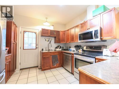 703 9Th Avenue, Keremeos, BC - Indoor Photo Showing Kitchen