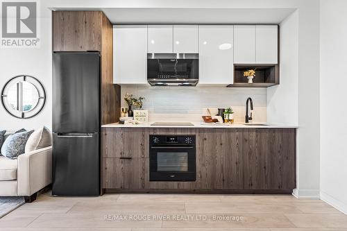 402 - 5 Defries Street, Toronto, ON - Indoor Photo Showing Kitchen