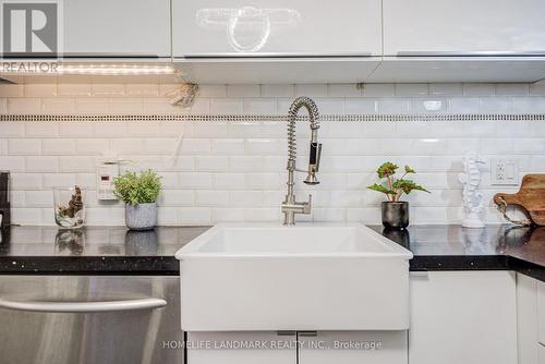 237 Ontario Street, Toronto, ON - Indoor Photo Showing Kitchen