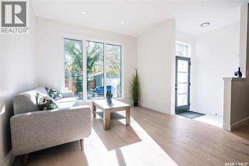 2804 14Th Avenue, Regina, SK - Indoor Photo Showing Living Room