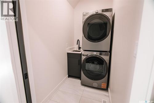 2804 14Th Avenue, Regina, SK - Indoor Photo Showing Laundry Room