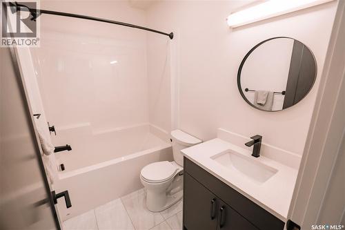 2804 14Th Avenue, Regina, SK - Indoor Photo Showing Bathroom