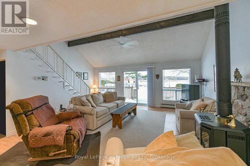 166 Duck Bay Road, Tay, ON - Indoor Photo Showing Living Room