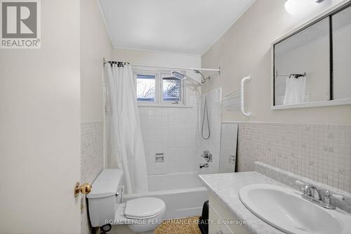 Main floor 4pc bathroom - 19 Mowat Street, Ottawa, ON - Indoor Photo Showing Bathroom