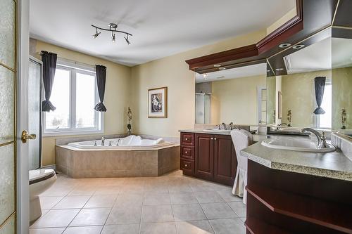 Bathroom - 7655 Rue Liege, Brossard, QC - Indoor Photo Showing Bathroom