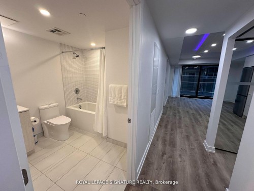 1313-1 Jarvis Street, Hamilton, ON - Indoor Photo Showing Bathroom