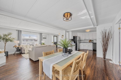 4 Linden Lane, Innisfil, ON - Indoor Photo Showing Dining Room