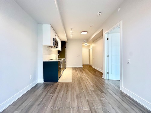 906-2525 Bathurst Street, Toronto, ON - Indoor